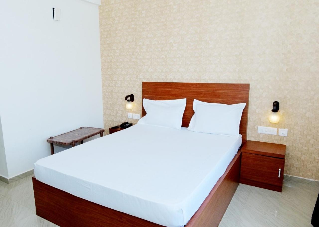 Dwarka Lodging & Boarding Mulki Exterior photo