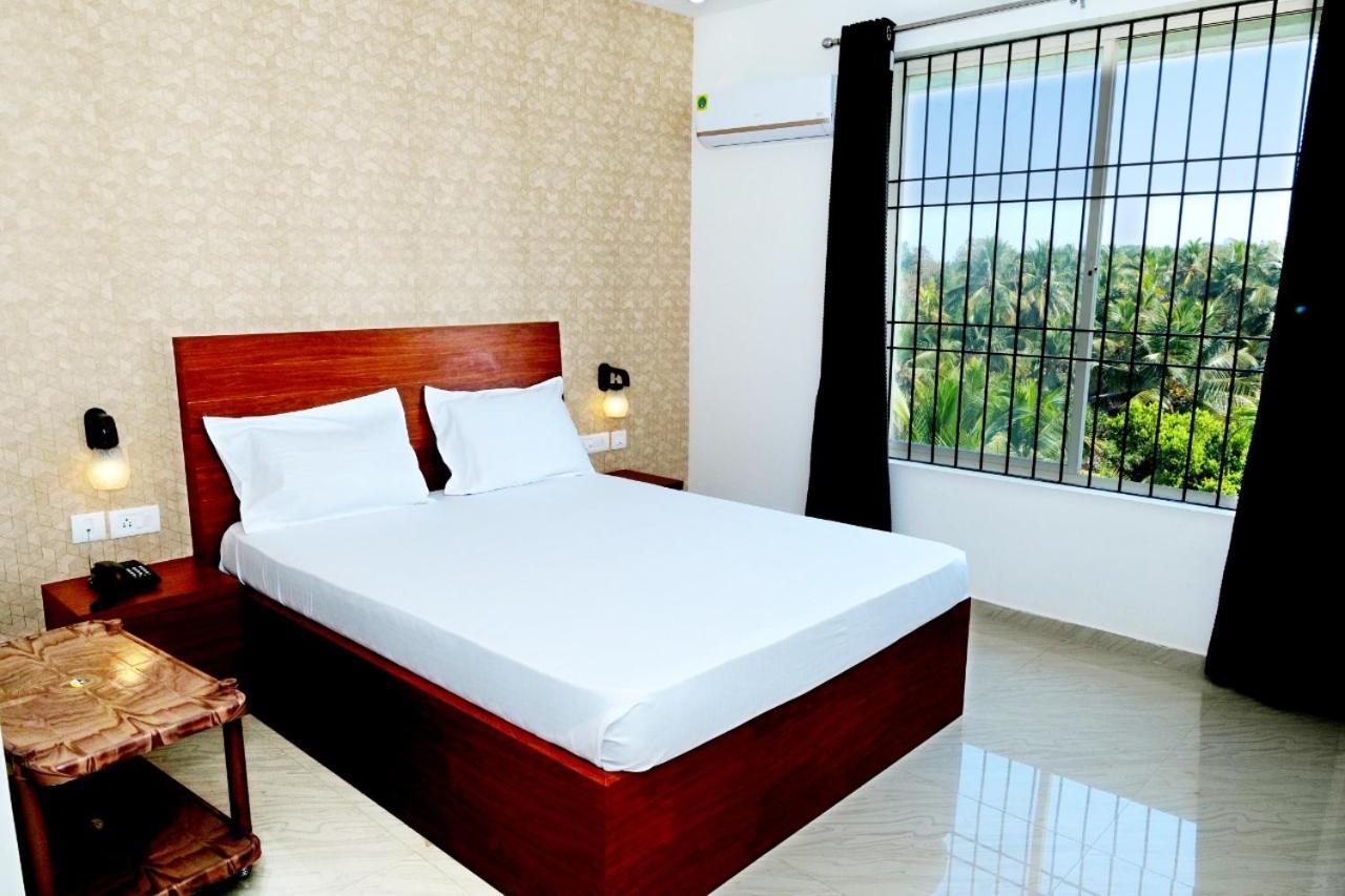 Dwarka Lodging & Boarding Mulki Exterior photo